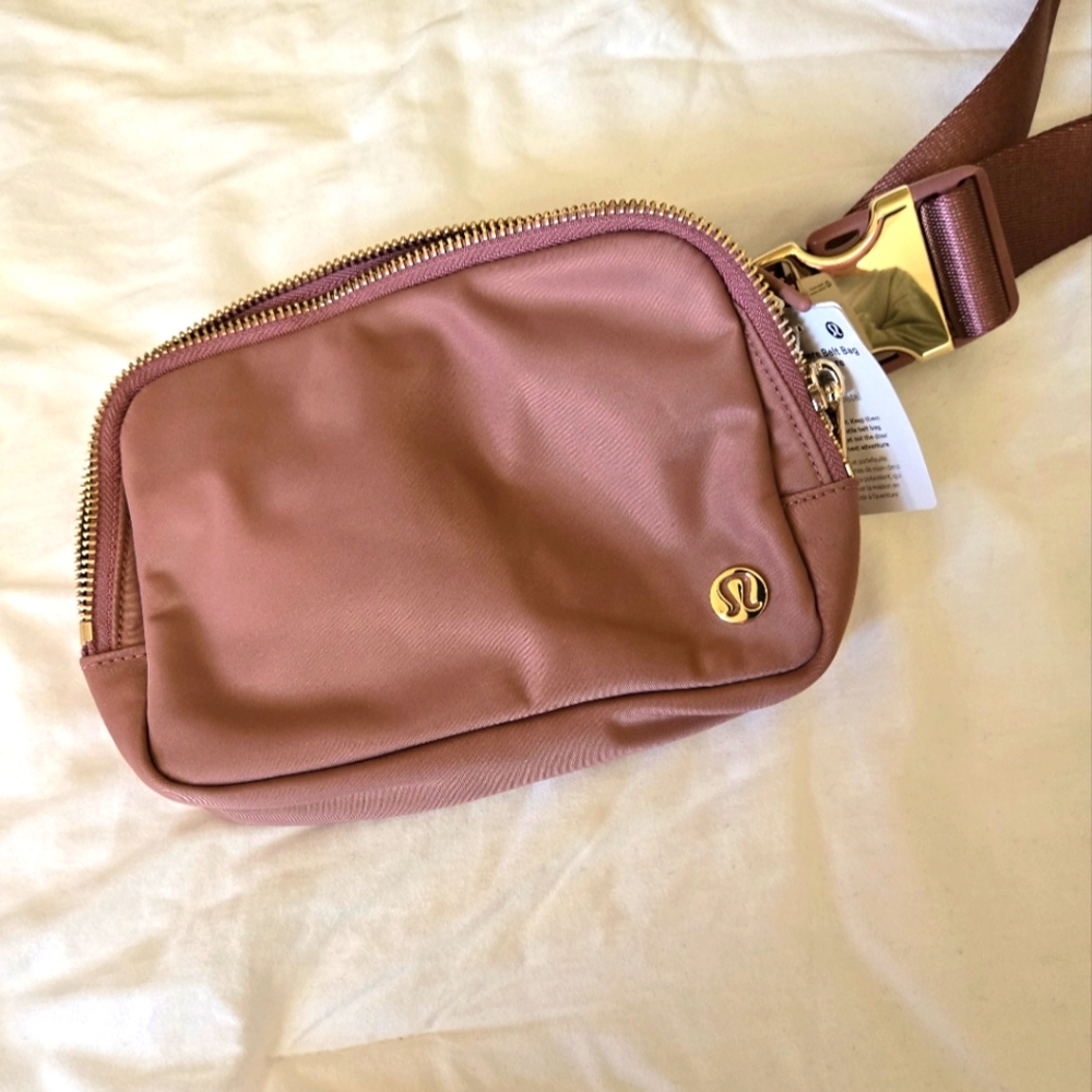 Lululemon • Women's Mauve Everywhere Belt Bag with Gold Hardware